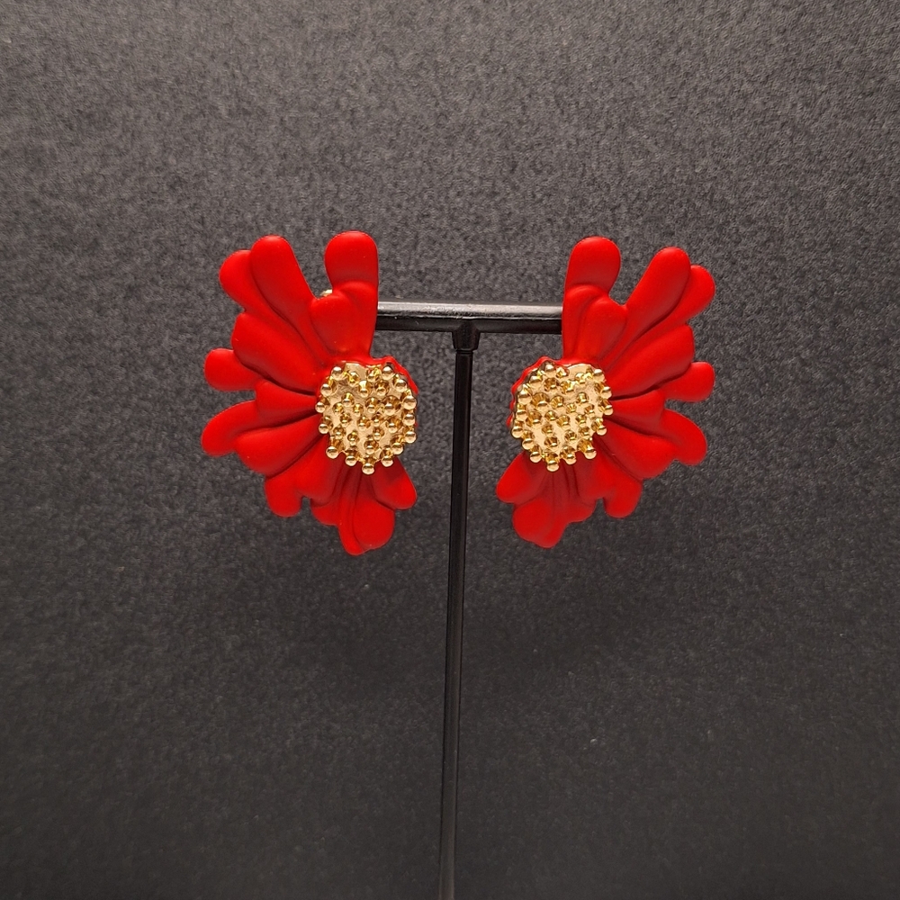 👌NEW - Red Floral Earrings with Gold Accents